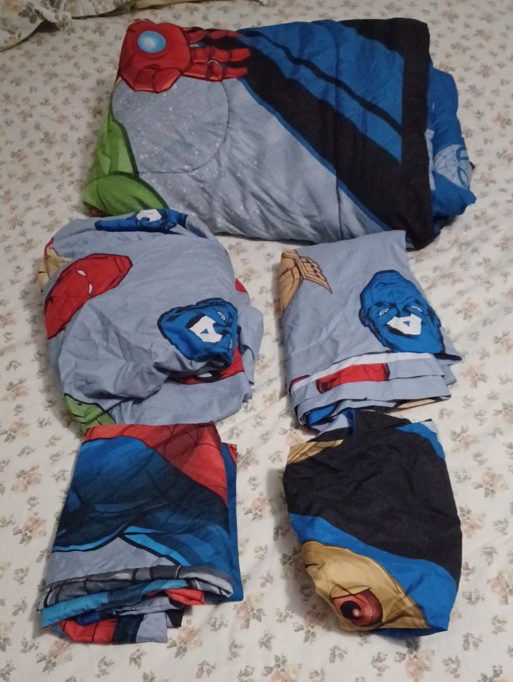 Marvel Avengers 5 Piece Twin Bedding Set